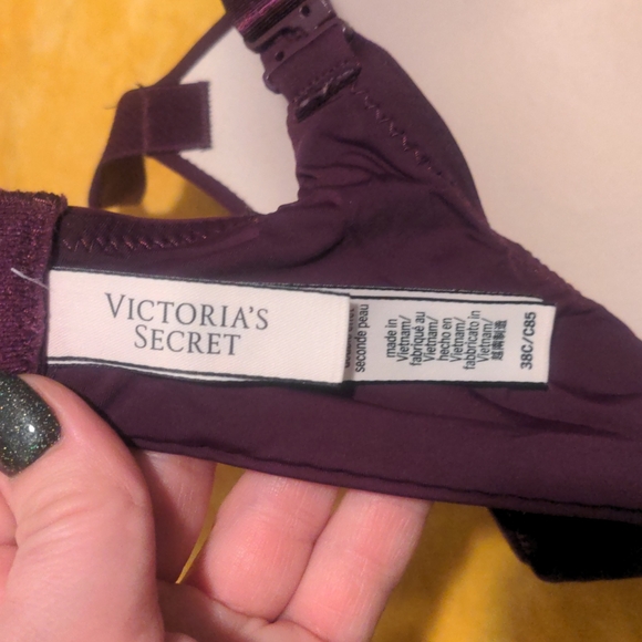 Victoria's Secret wireless bra - Picture 3 of 5